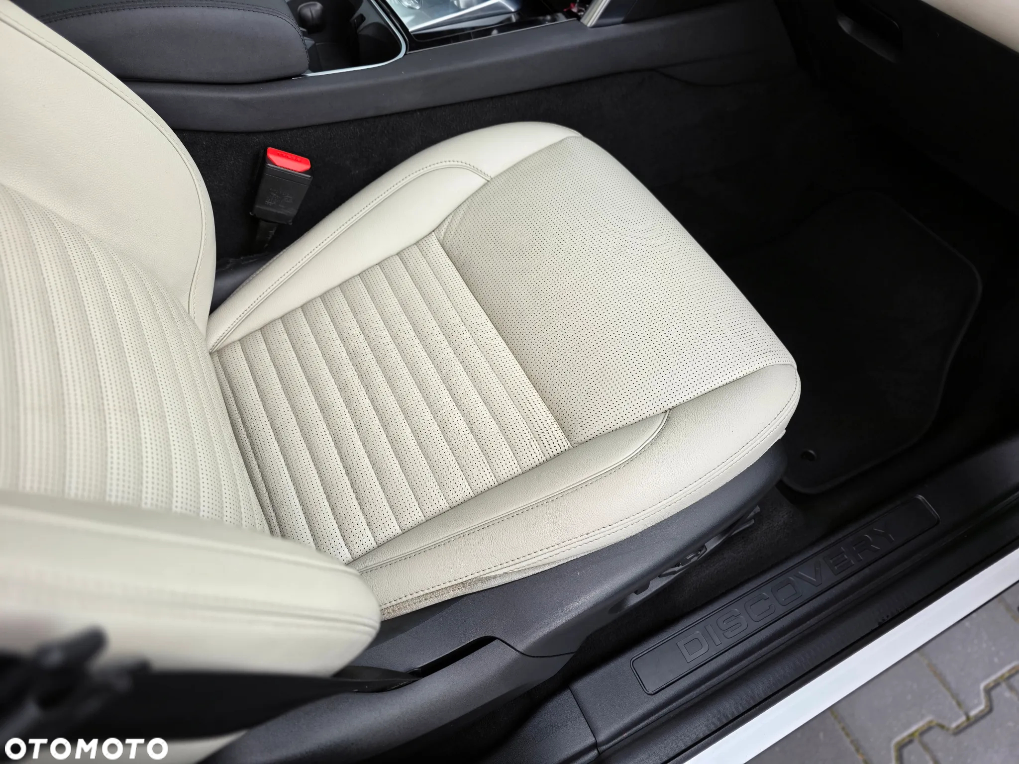 Land Rover Discovery Sport 2.0 D180 R-Dynamic SE - 27