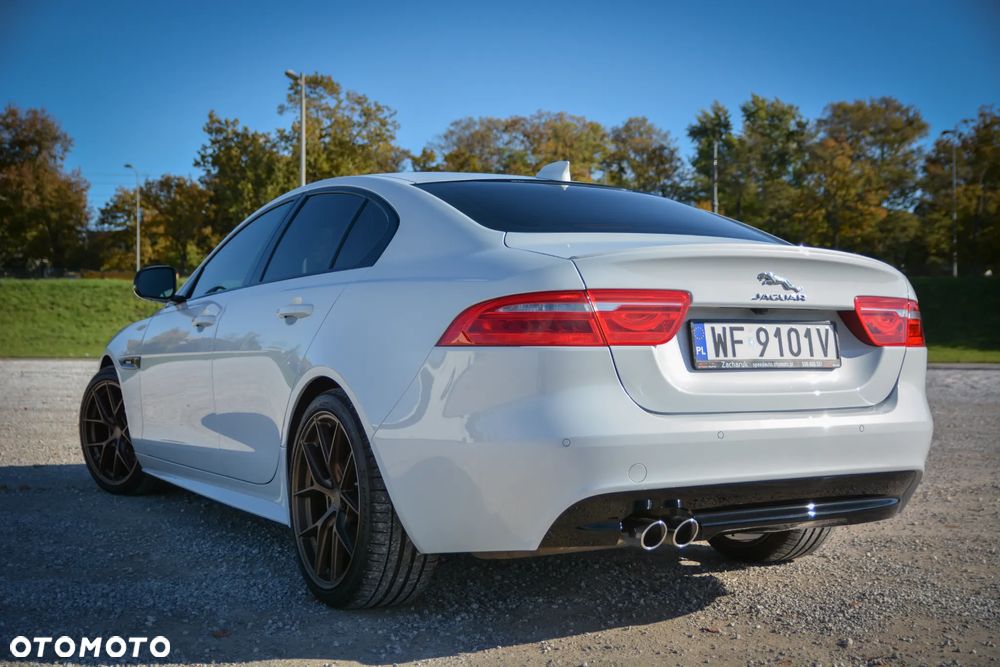 Jaguar XE 2.0 D R-Sport - 7