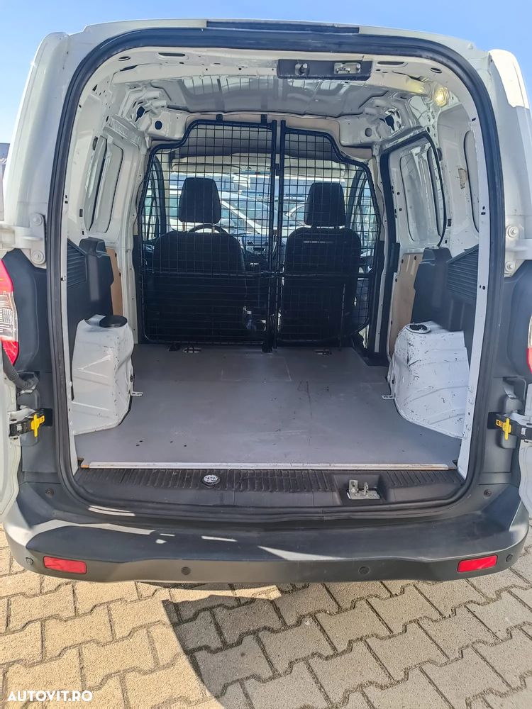 Ford Transit Courier - 8