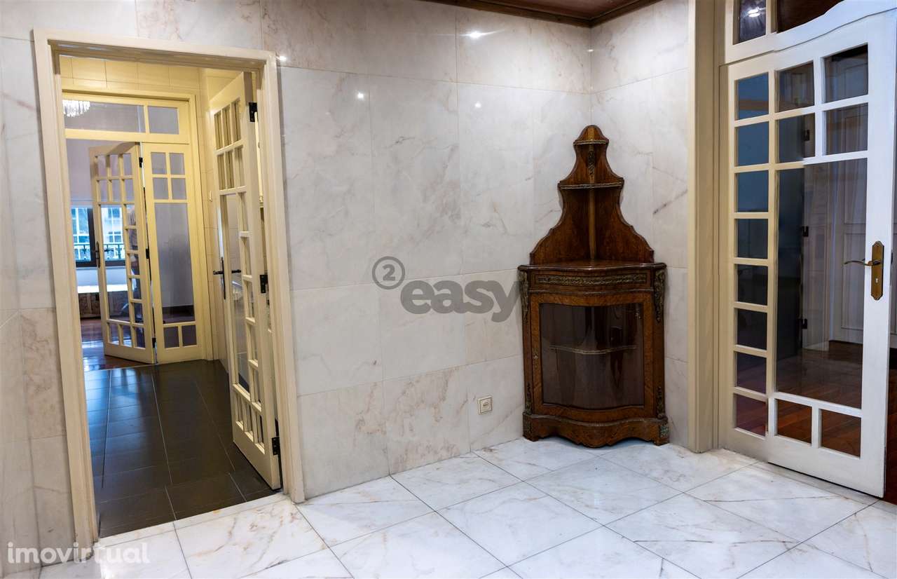 T2 com parqueamento na Rua Braancamp para arrendar - Grande imagem: 2/36