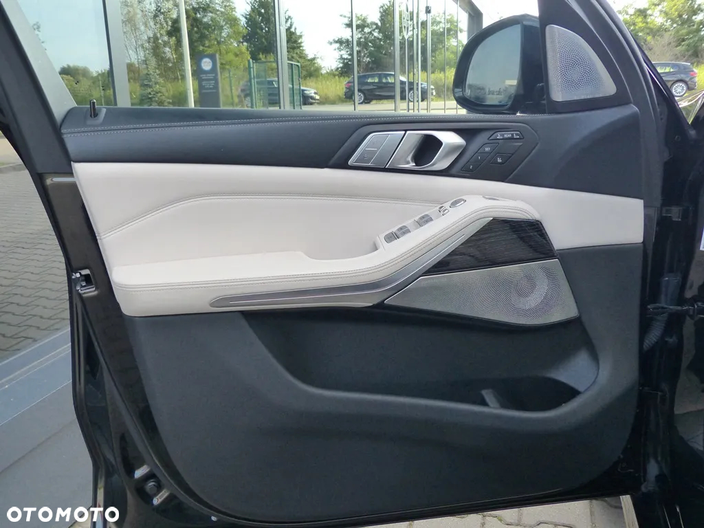BMW X7 M50i sport - 16