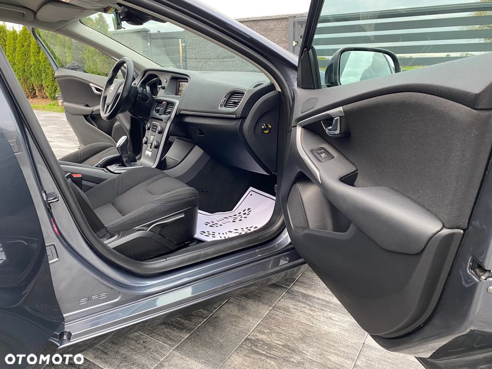 Volvo V40 T3 Momentum - 25