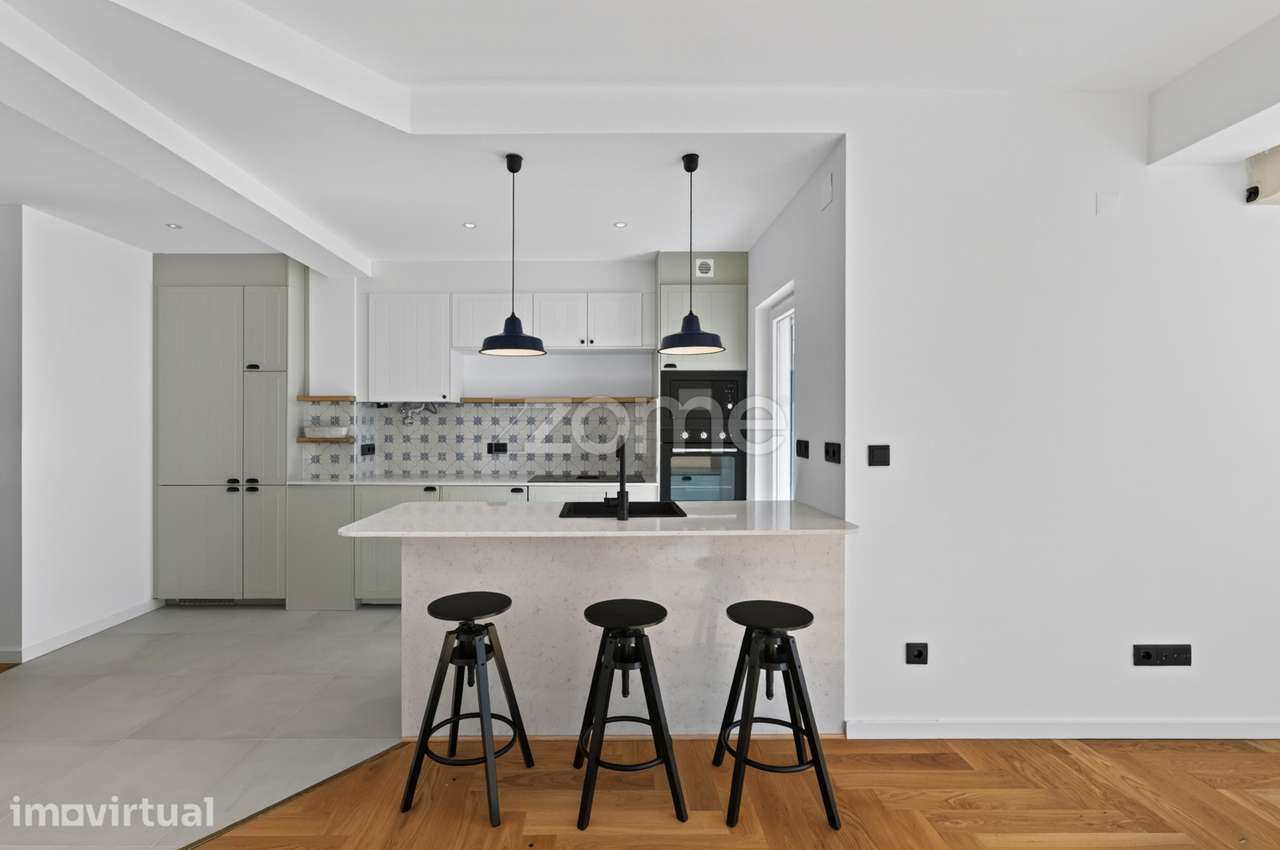 Apartamento T2 Renovado | 2 Lugares de Estacionamento | Elevador - Grande imagem: 4/22