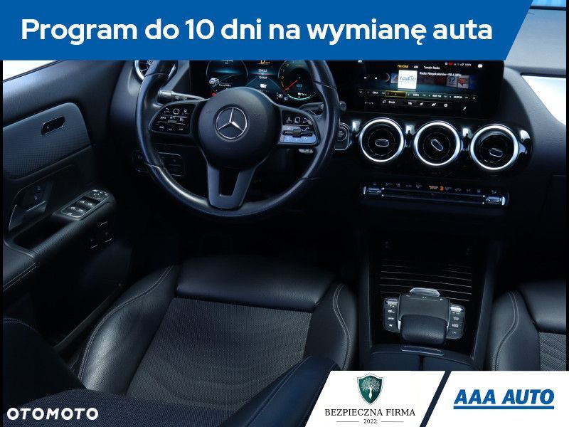 Mercedes-Benz GLA - 8