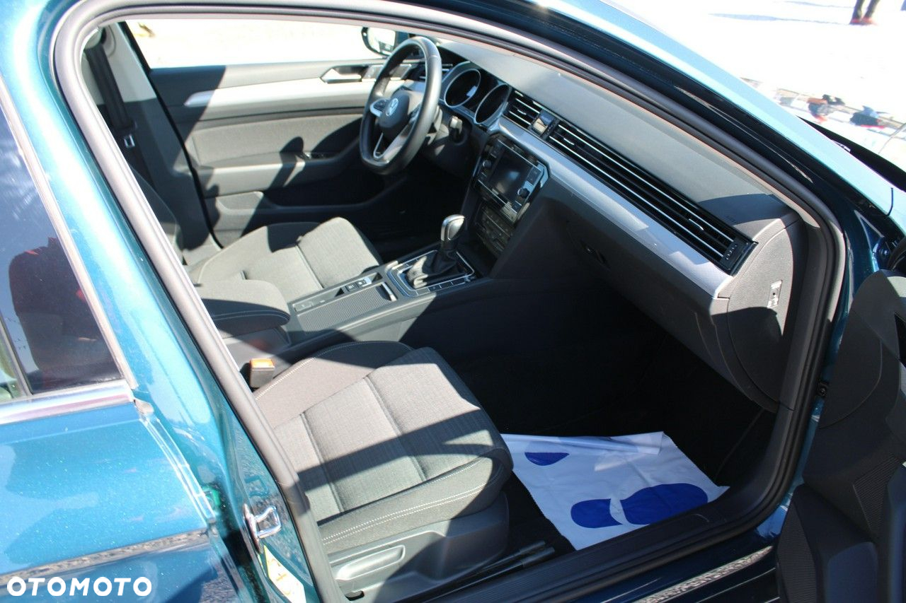 Volkswagen Passat - 31