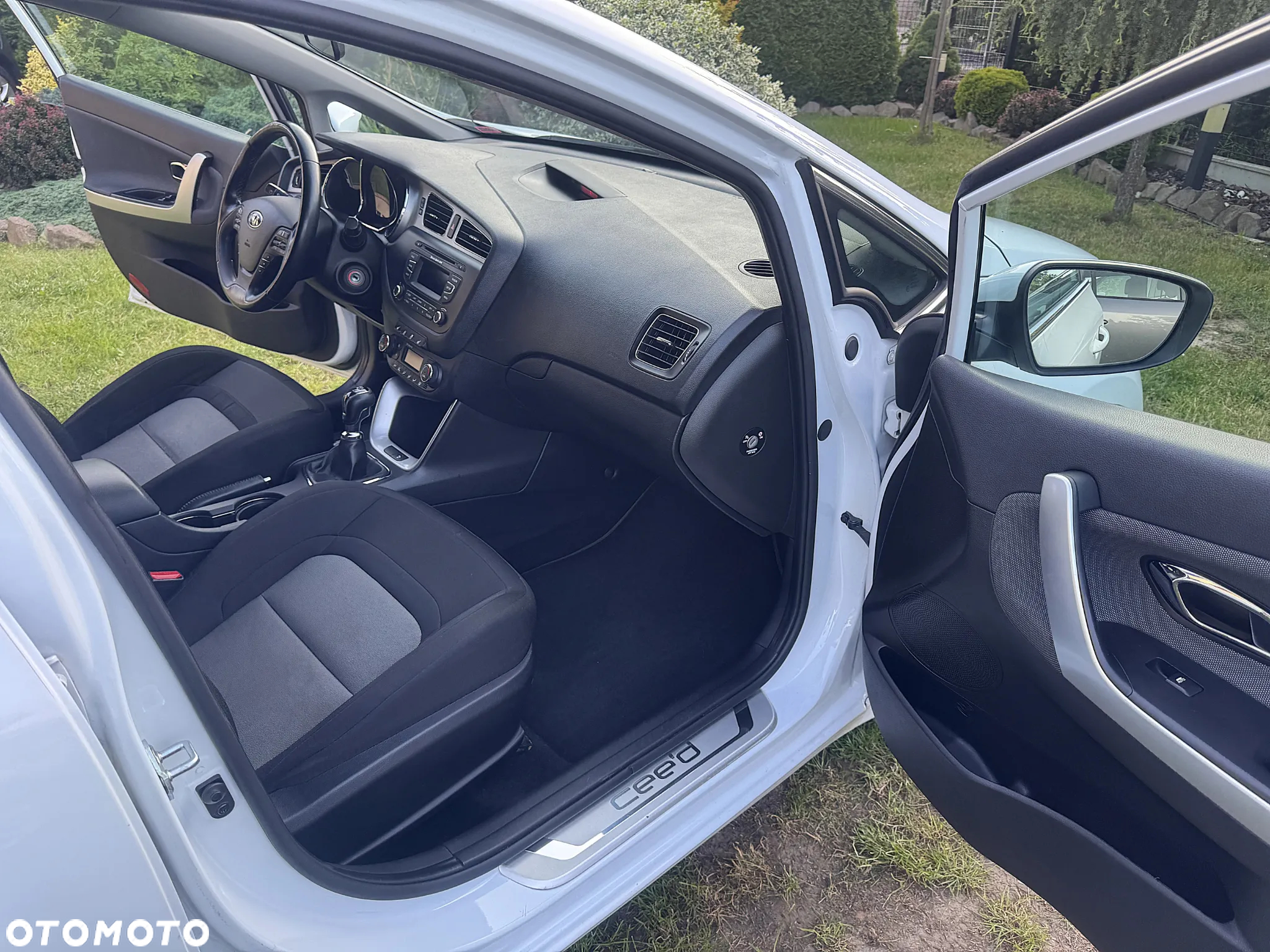 Kia Ceed - 11