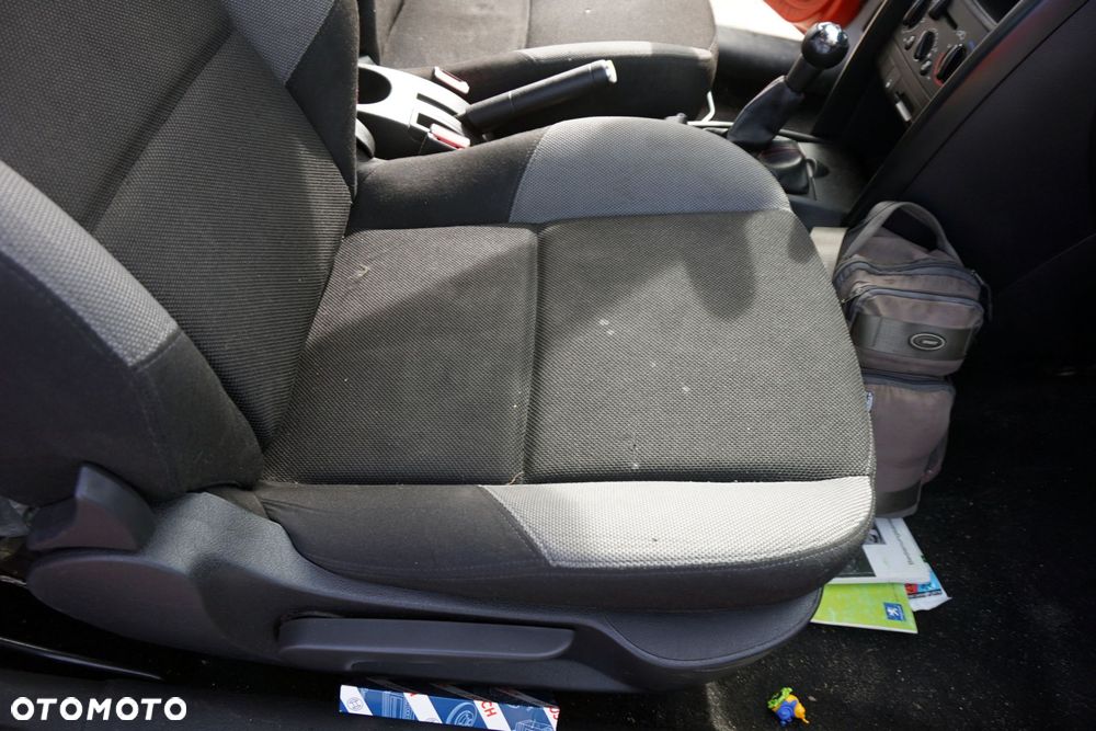 FOTEL PRZEDNI PRAWY 207  3D HB  PEUGEOT 2006-2009 - 2