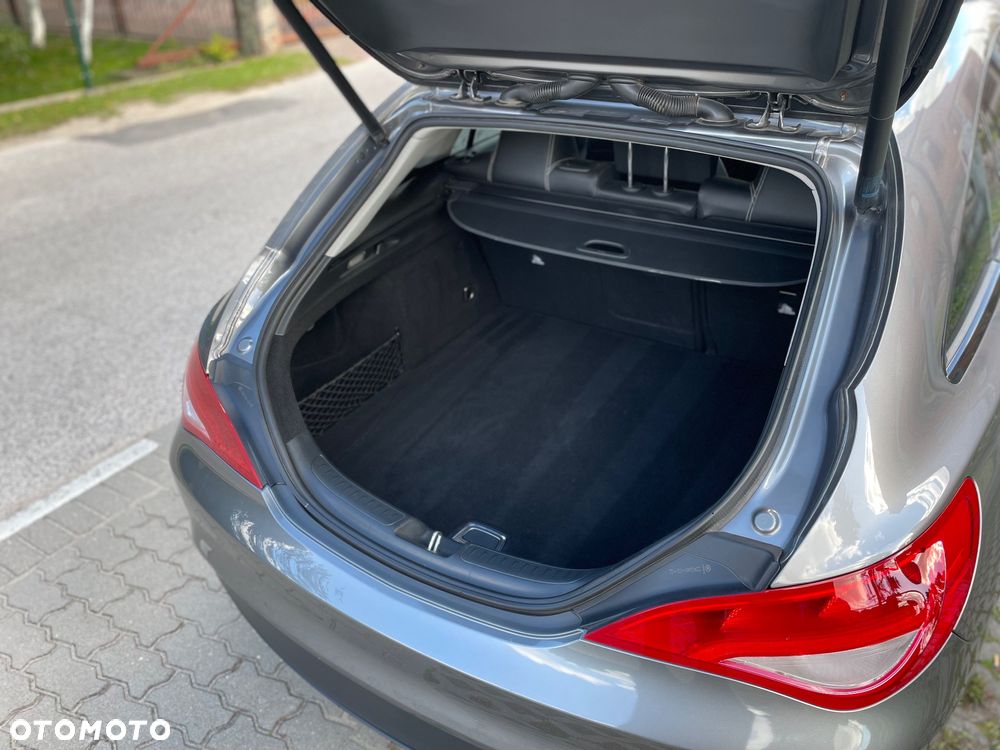 Mercedes-Benz CLA 180 d Shooting Brake - 15