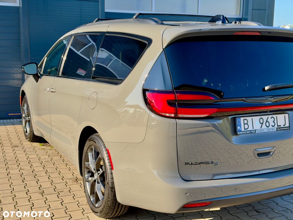 Chrysler Pacifica - 5