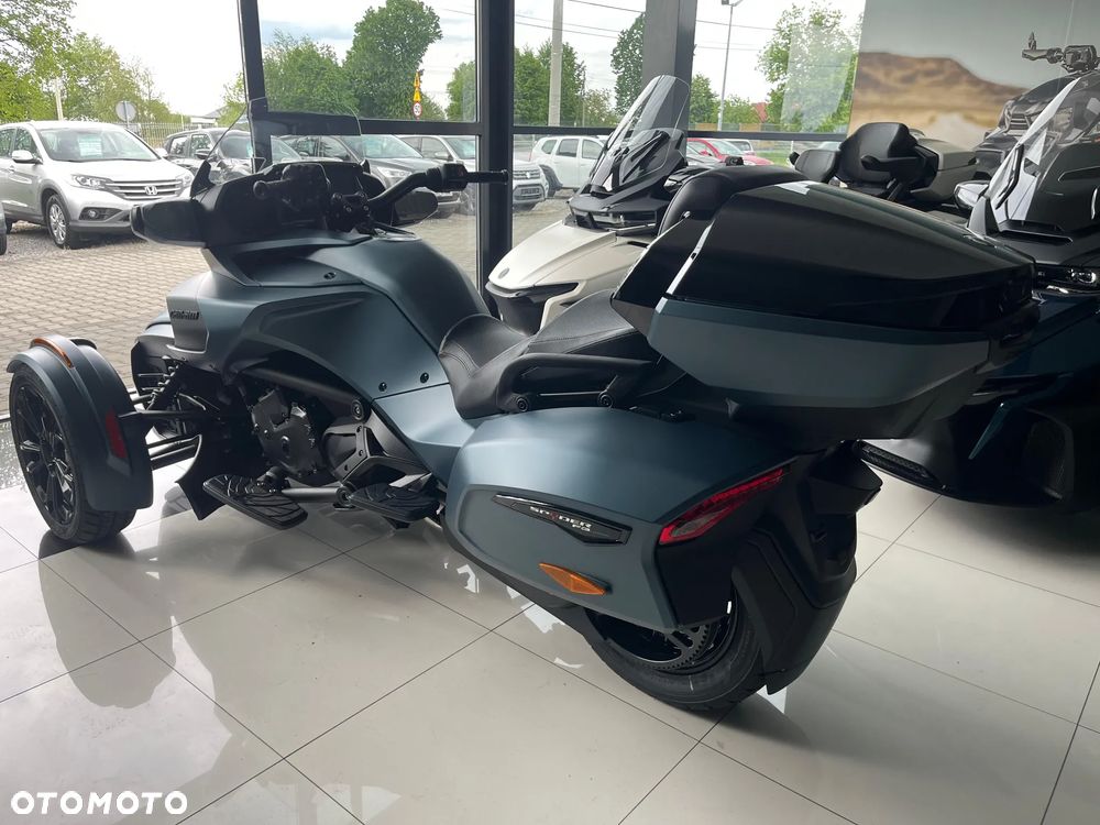 Can-Am Spyder - 8