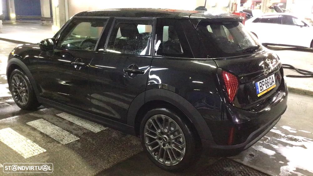 MINI 5 Portas Cooper Premium Essential Auto - 3