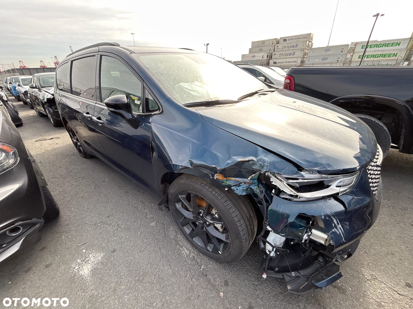 Chrysler Pacifica - 32