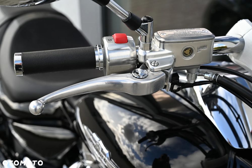 Suzuki Intruder - 17