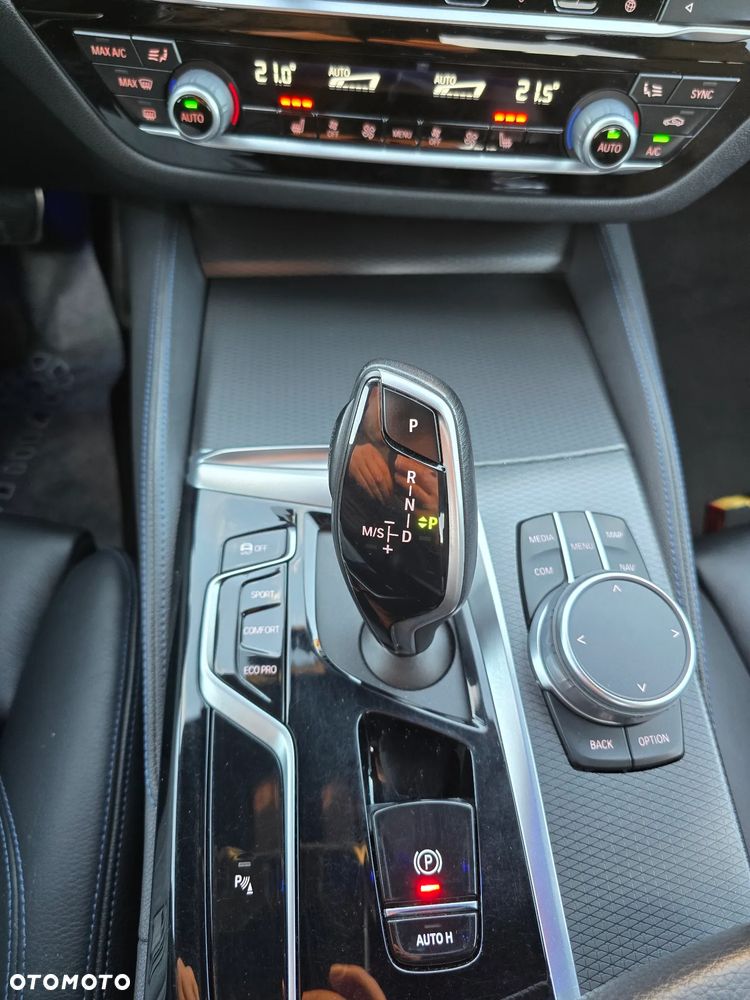 BMW Seria 5 530d xDrive - 32