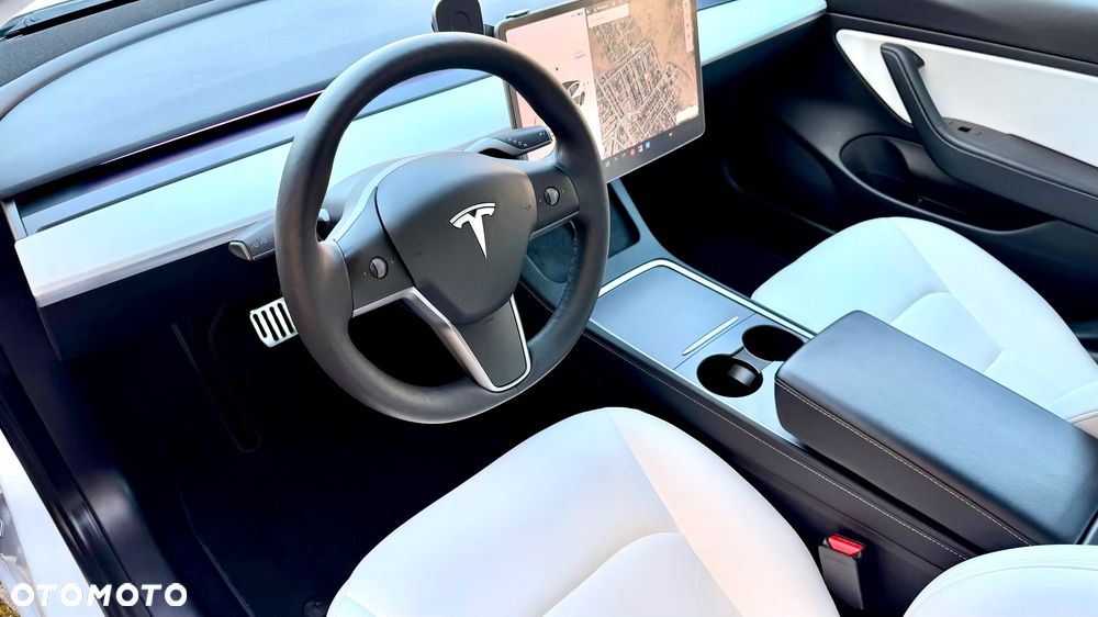Tesla Model 3 Long Range AWD - 3