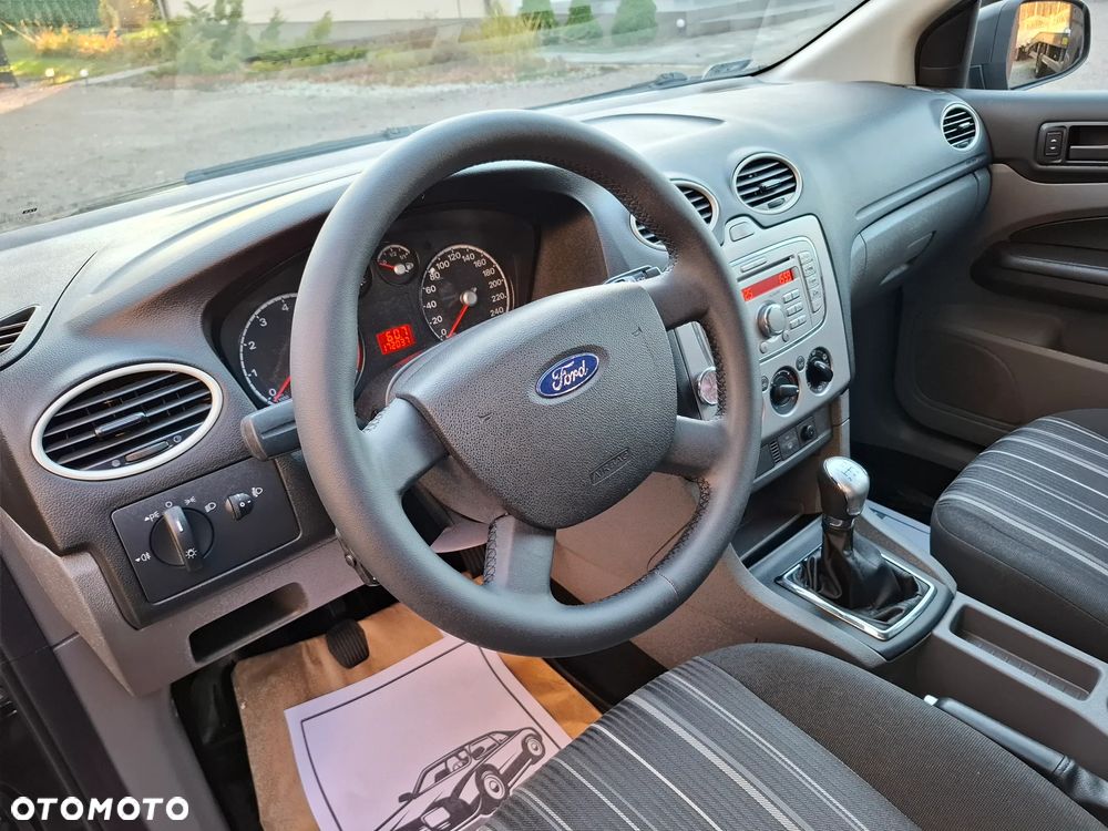 Ford Focus 1.6 Ambiente - 26