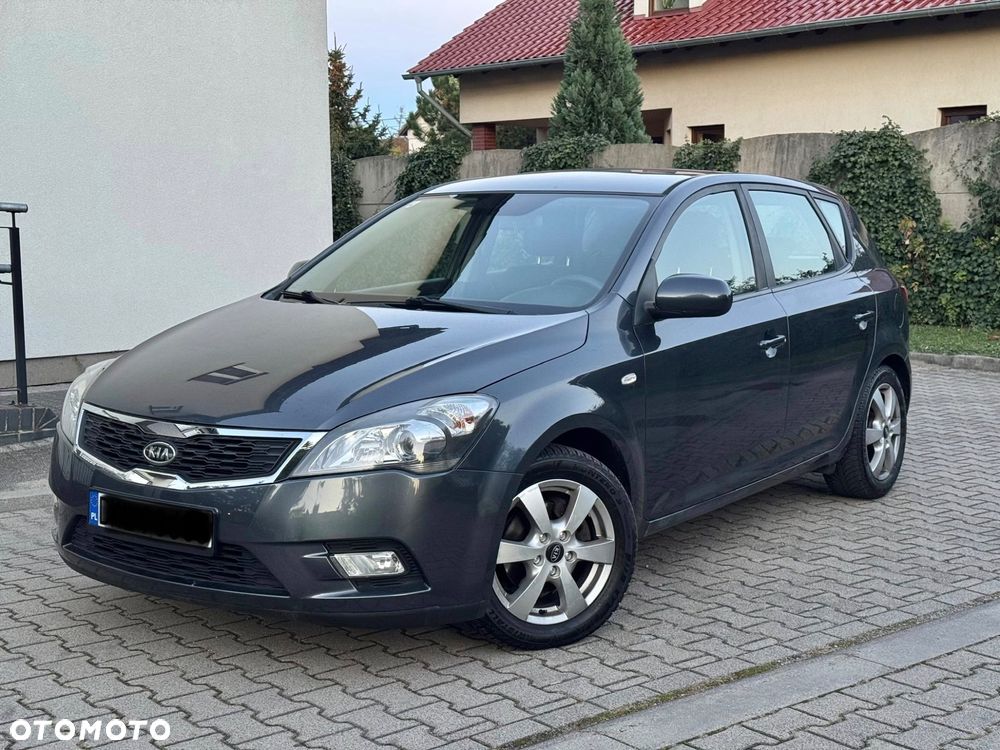 Kia Ceed 2010 photo 2