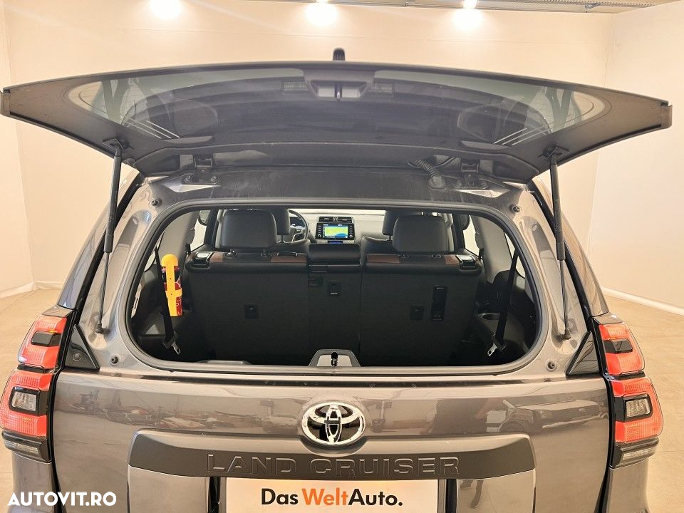 Toyota Land Cruiser - 29