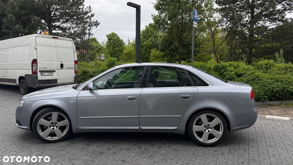 Audi A4 Limousine - 4
