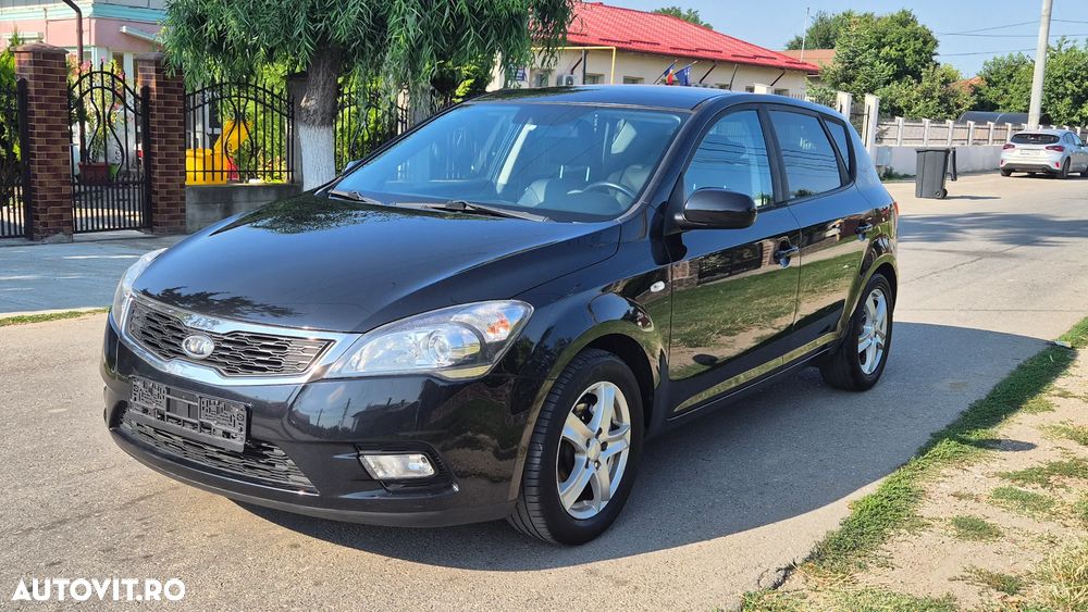 Kia Ceed 1.4 CVVT Dream-Team Edition - 1