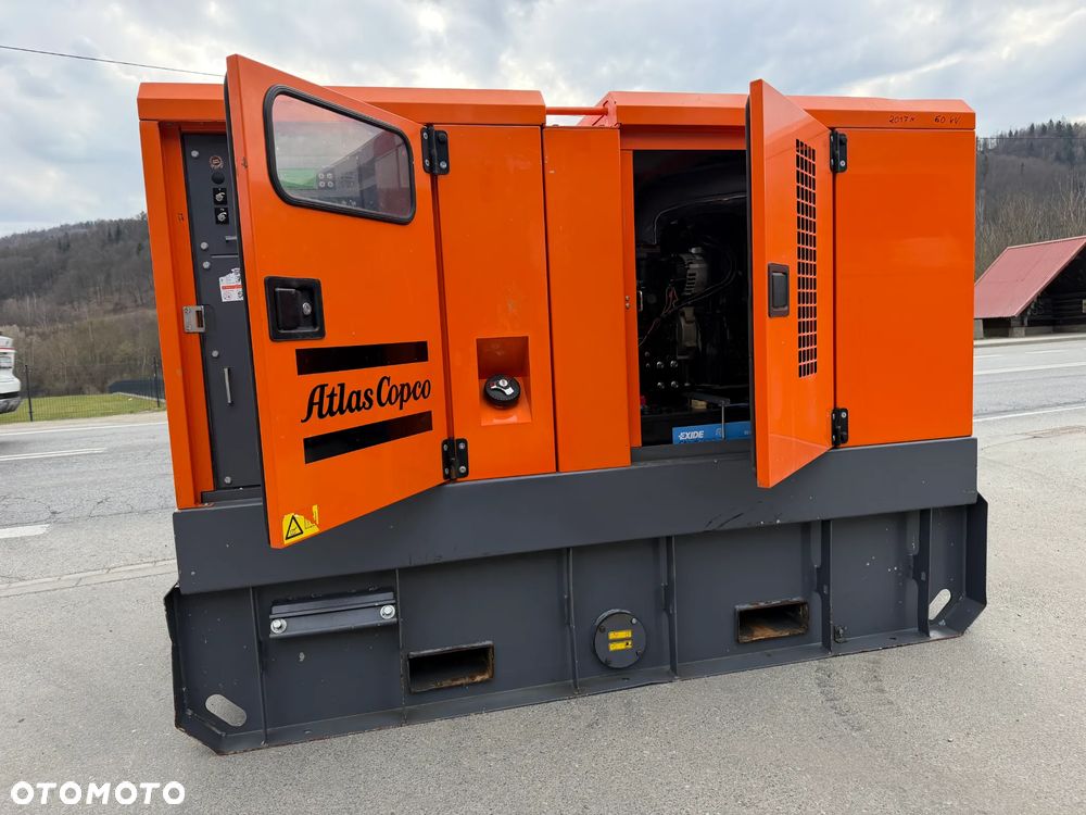 Atlas Copco QAS 60 ST3 Agregat Prądotwórczy Wyciszony GENERATOR 60 KW 2018r. JAK NOWY z Norwegii 5474 mtg Silnik PERKINS 4 cylindry. Prądnica Leroy-Somer. Maszyna działa wzorowo! Nie posiada ani deka zniszczeń! Pochodzi z Upadłośći Norweskiej. Okazja pełny ORYGINAŁ. Maszyna po serwisach w autoryzowanym oddziale. Kolejny serwis dopiero za 2 tysiące mtg. Agregat Gotowy do pracy!! - 24
