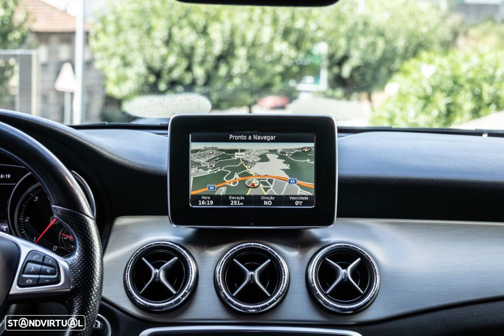 Mercedes-Benz CLA 180 d AMG Line - 32
