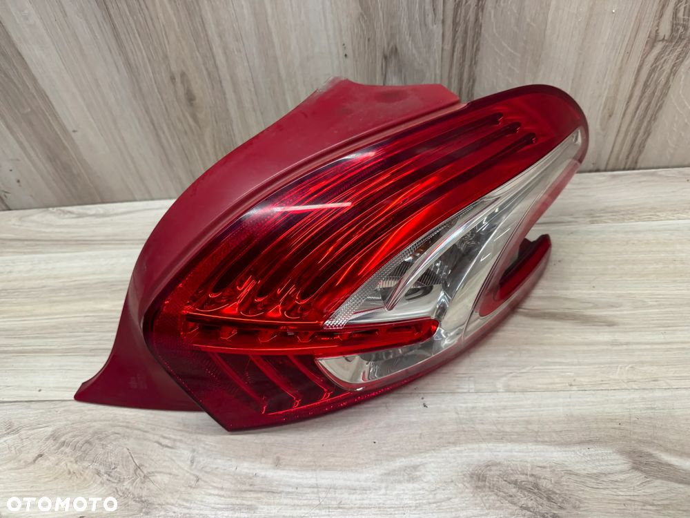 Lampa tylna prawa Peugeot 208 Europa - 2