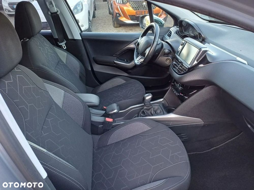 Peugeot 2008 1.2 Pure Tech Style - 11