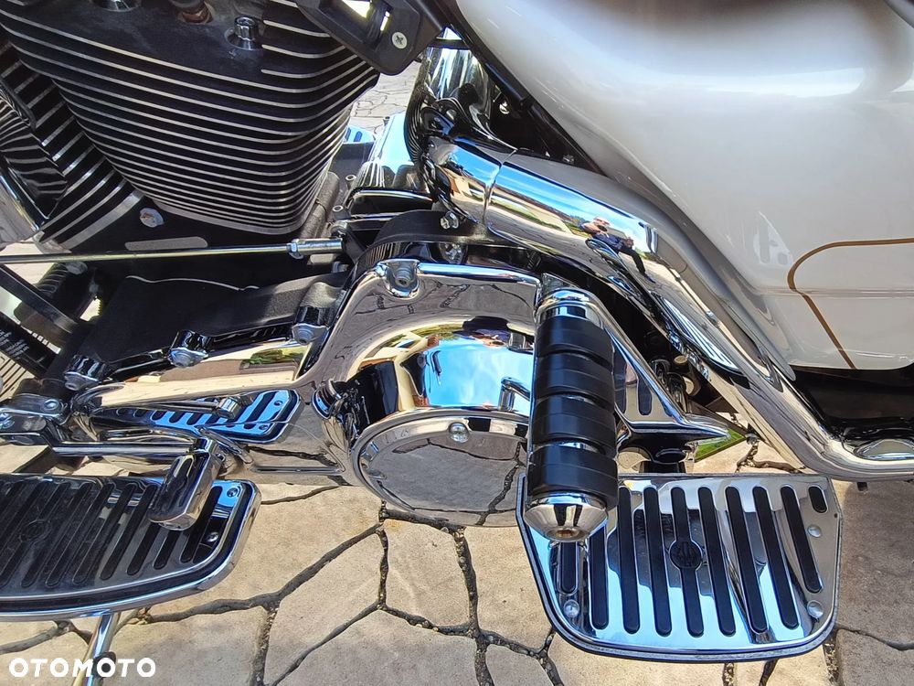 Harley-Davidson Touring Electra Glide - 16