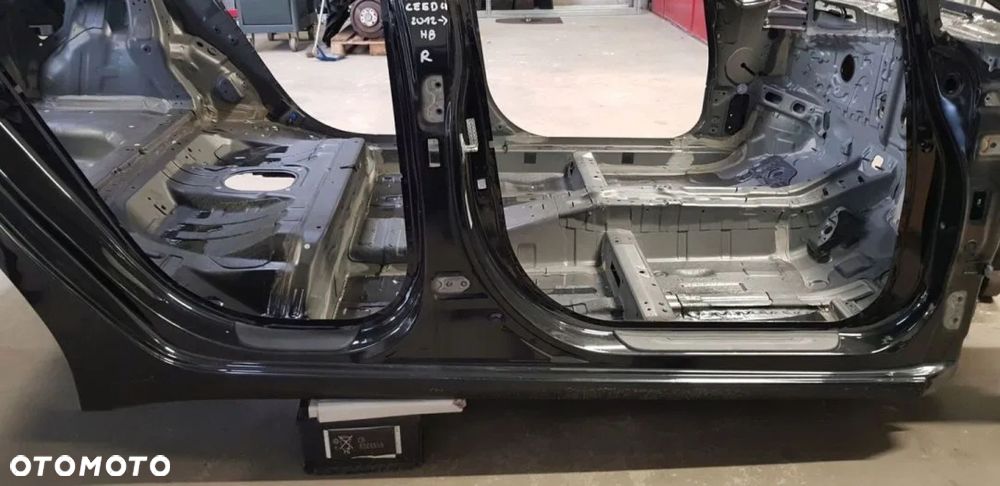 PRÓG PRAWY TYŁ PRZÓD SŁUPEK ŚRODKOWY KIA CEED II 5D HB 1K - 3