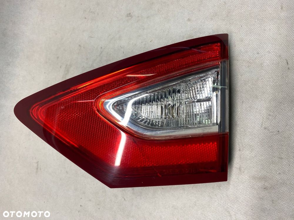 LAMPA PRAWA TYŁ W KLAPE FORD FUSION MK2 USA - 3