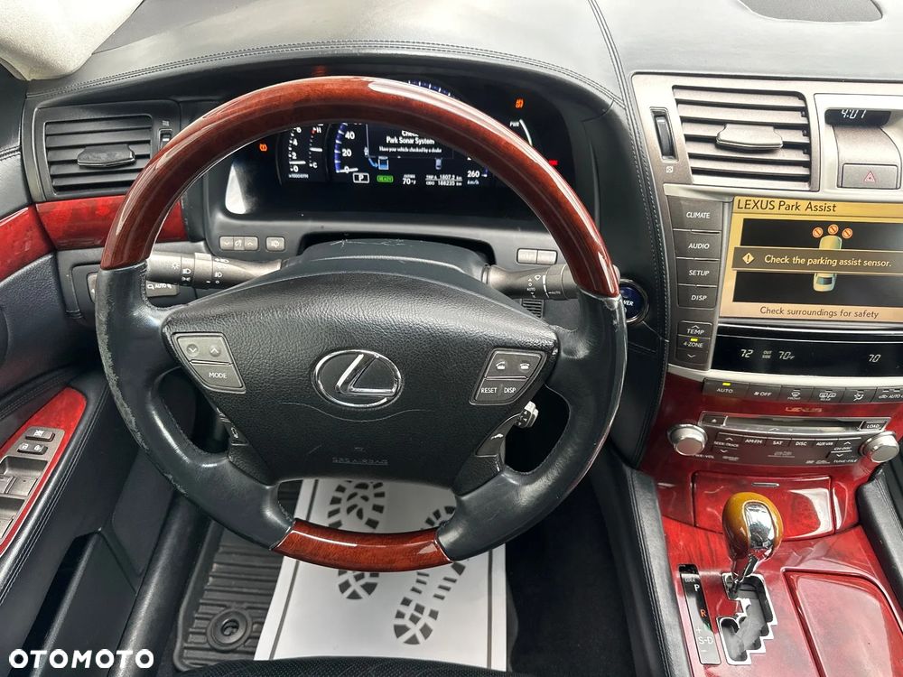 Lexus LS 600h Elite - 14