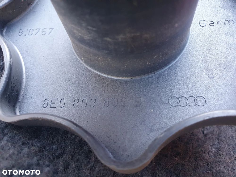 Śruba mocująca koło zapasowe Audi 8E0803899B A4 B6 - 4