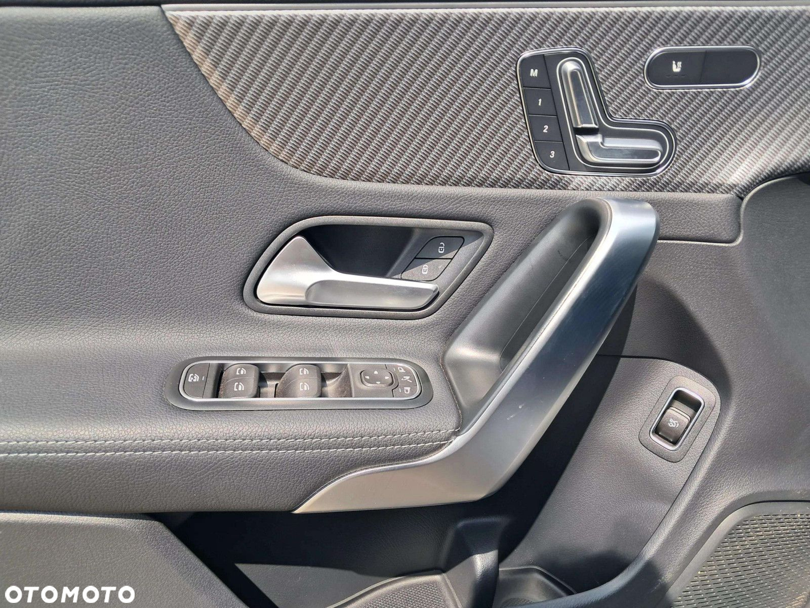 Mercedes-Benz CLA - 10