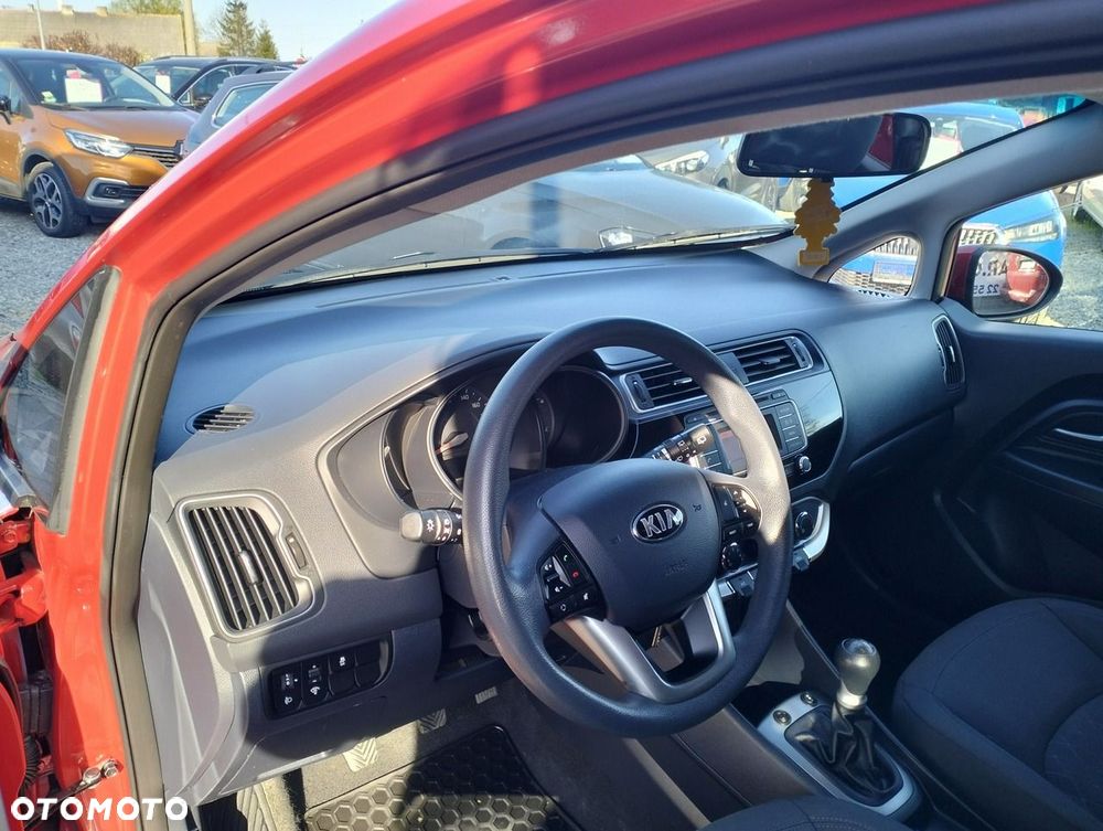 Kia Rio - 11