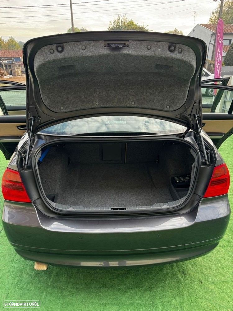 BMW 320 dA Exclusive - 25