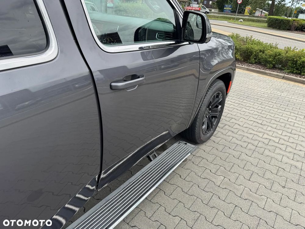 Jeep Grand Wagoneer - 15