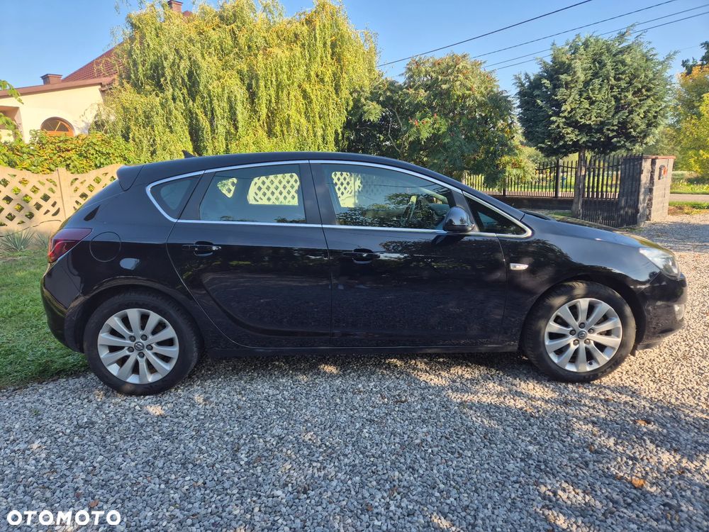 Opel Astra 1.6 Turbo Cosmo - 25