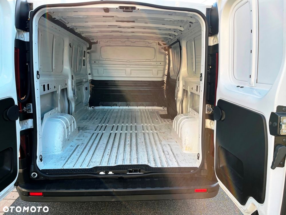 Nissan NV300 - 6