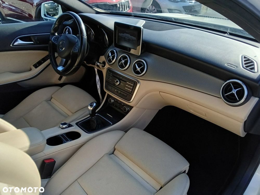 Mercedes-Benz GLA - 8