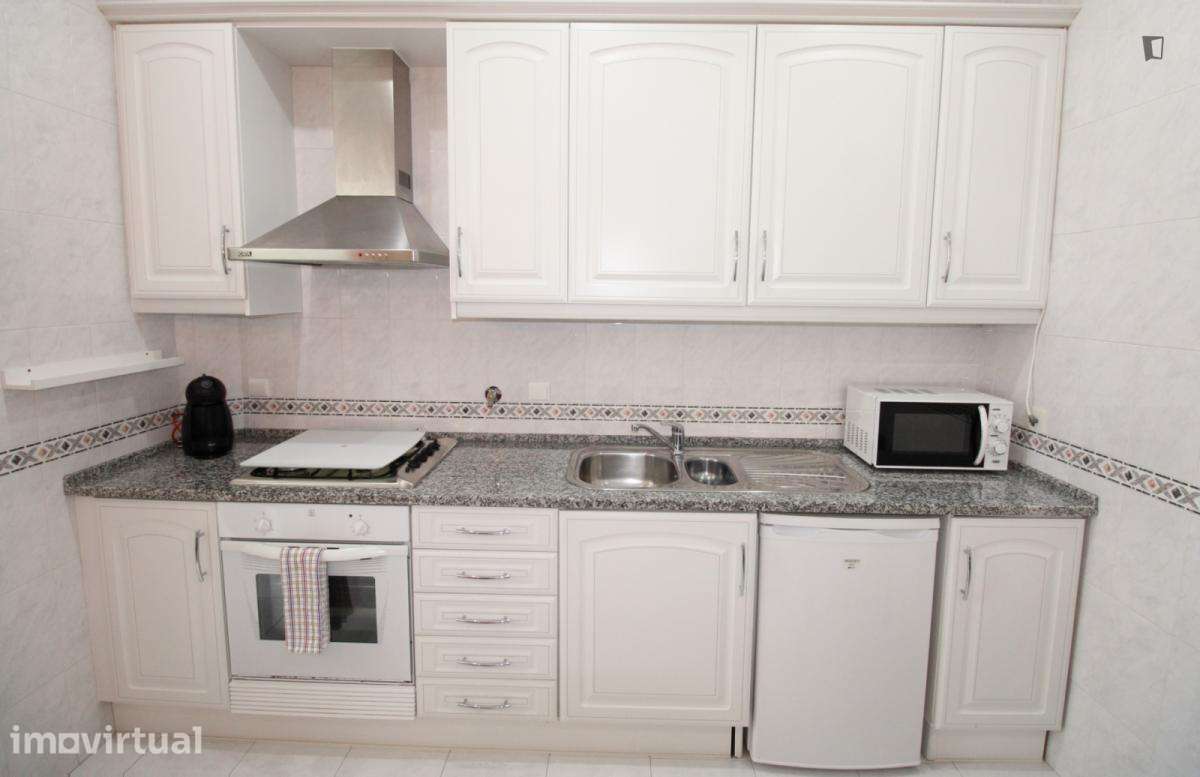 Apartamento com 2 quartos - localizado em Sete Rios Lisbon - Grande imagem: 2/13