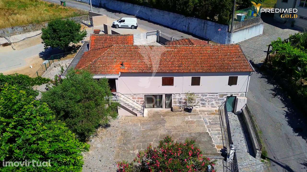 Moradia Bifamiliar - Grande imagem: 2/25