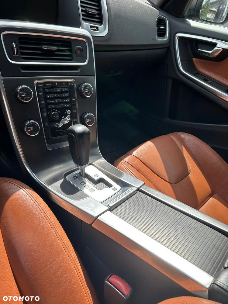 Volvo V60 D5 AWD Summum - 9