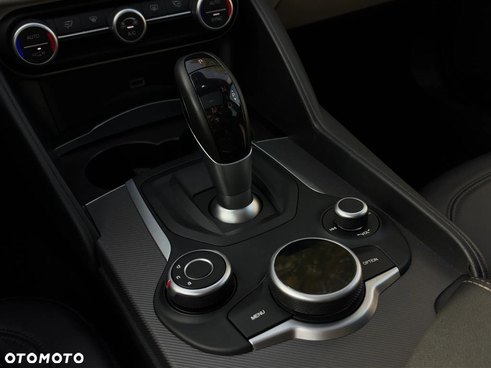 Alfa Romeo Giulia 2.0 Turbo 16V AT8 Veloce Ti - 28