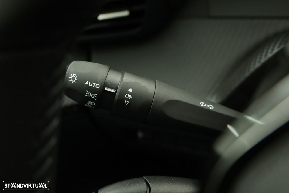 Peugeot 208 1.2 Hybrid Allure e-DCS6 — fotografia 16