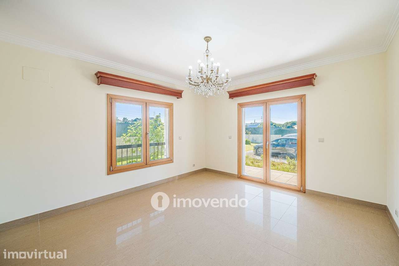 Moradia T4, com condomínio com piscina, em Almargem do Bispo - Grande imagem: 2/60