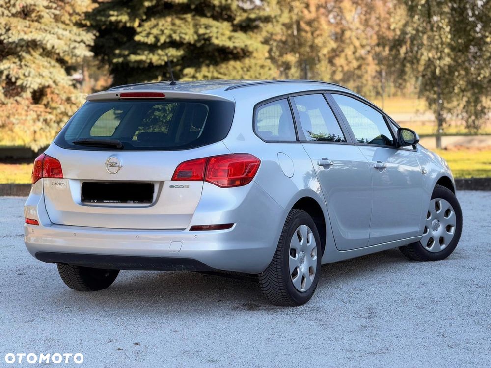 Opel Astra 2012 photo 3