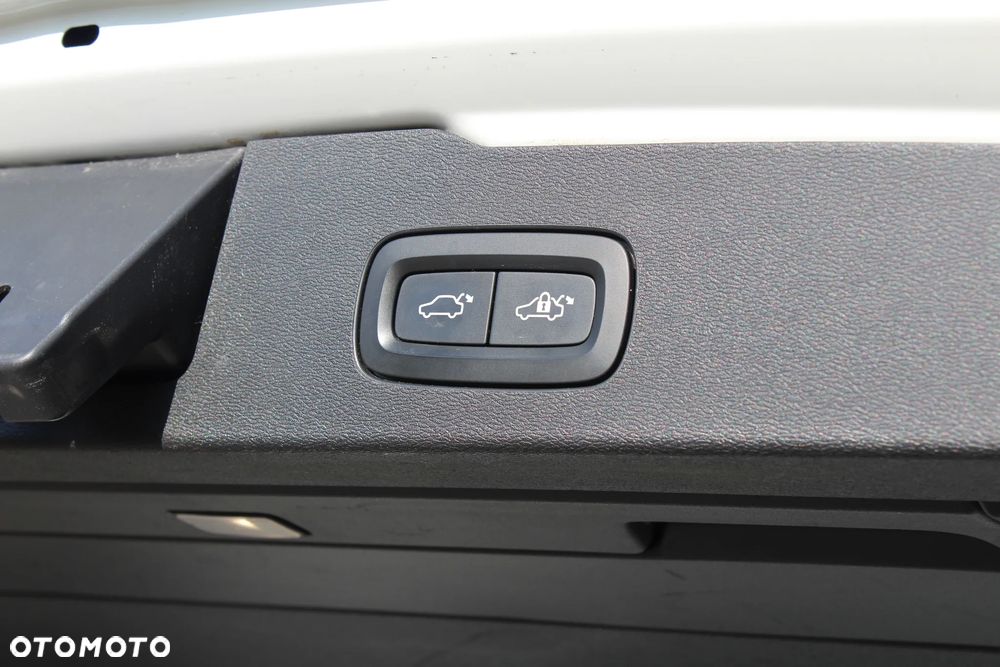 Volvo V60 Cross Country D4 AWD Geartronic Pro - 24