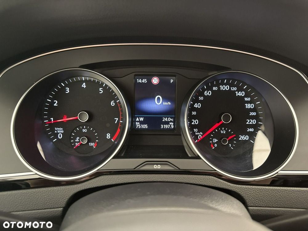 Volkswagen Passat - 16