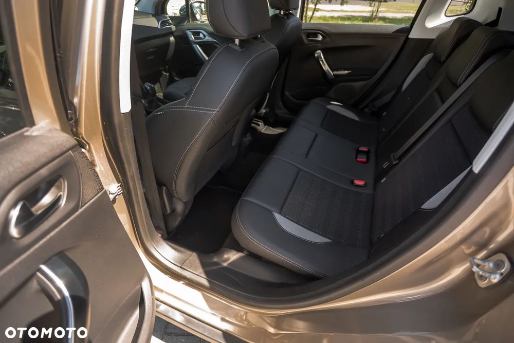 Peugeot 2008 1.2 Pure Tech Style S&S - 18
